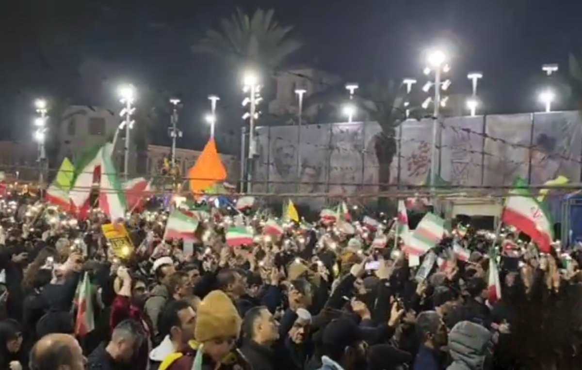 مردم رشت امشب محکم و استوار پای قرار شبانه آمدند