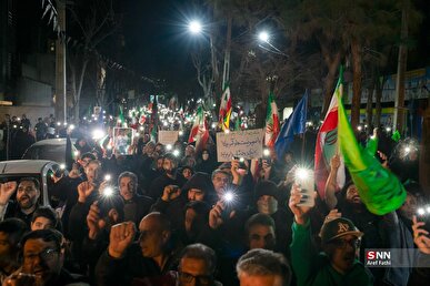 بدرقه باشکوه شهید «نبرد رمضان» در محله‌ی اکباتان؛ حضور گسترده مردم و تأکید بر پشتیبانی از نیرو‌های مسلح + فیلم