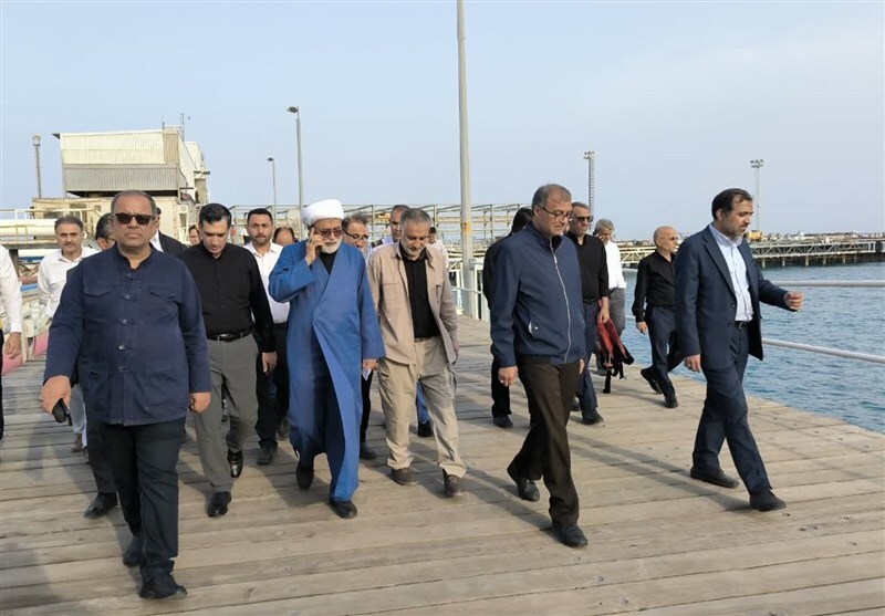 فرماندار بوشهر: جزیره خارگ در امنیت کامل است / عبور و مرور از گناوه و بوشهر به خارگ با حداکثر ظرفیت انجام می&zwnj;شود