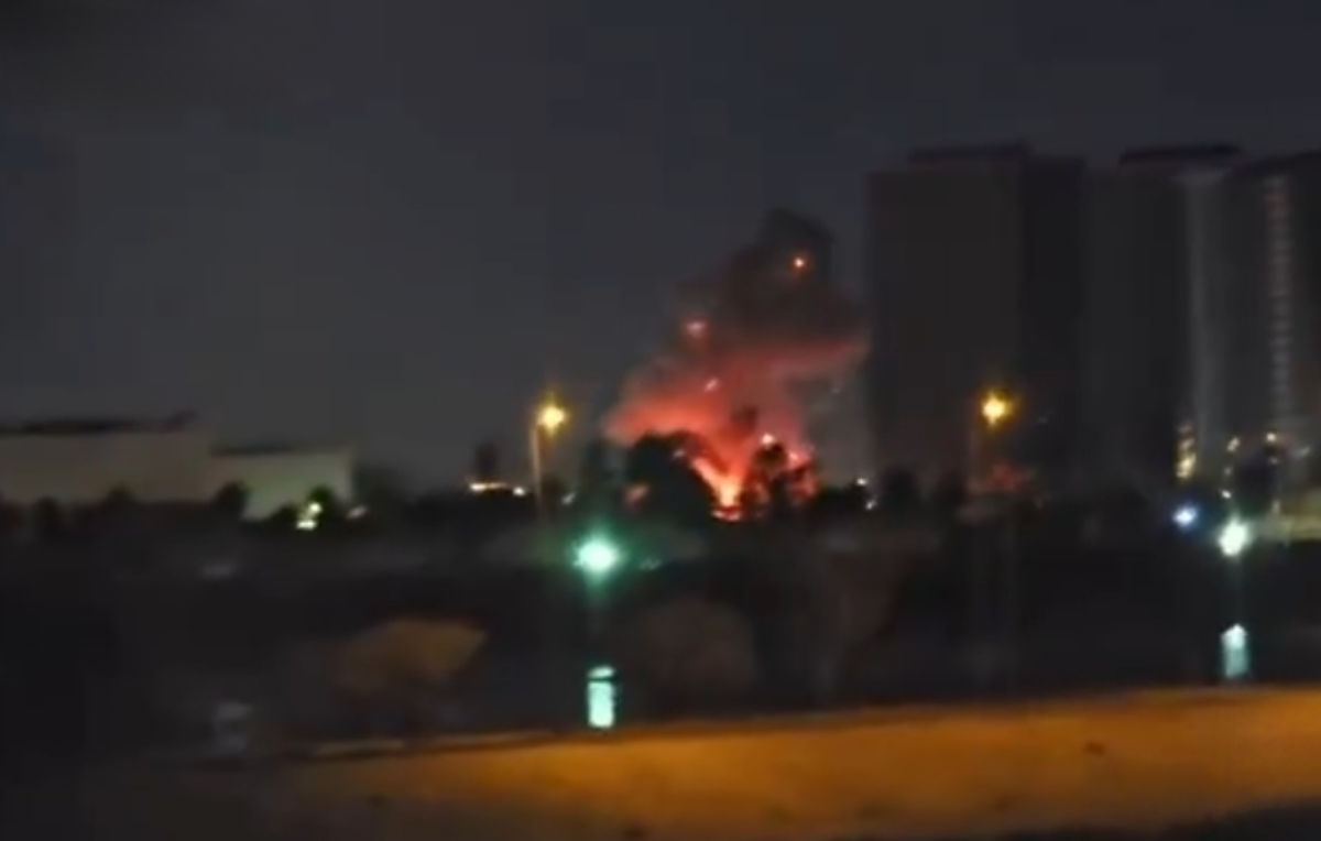 لحظه اصابت پهپاد به سفارت دولت تروریستی آمریکا در بغداد