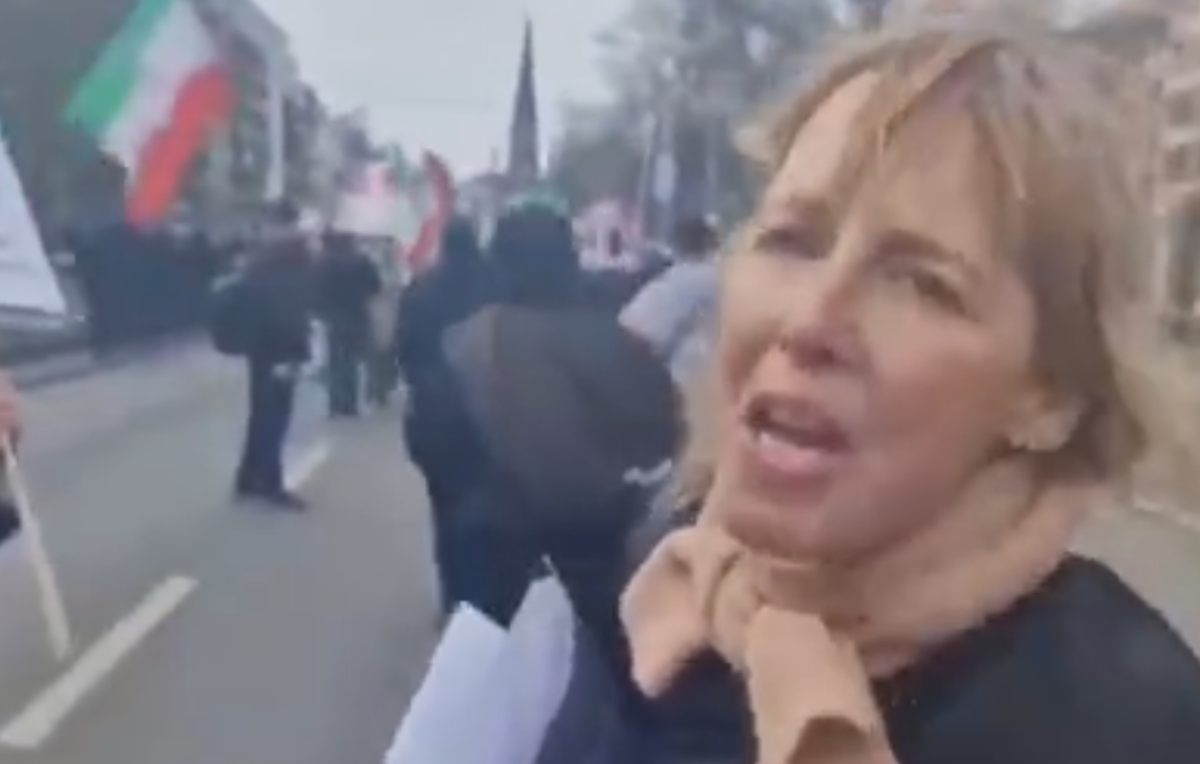 صحبت&zwnj;های شهروند آمریکایی در تظاهرات ضد جنگ برلین در مورد ایران