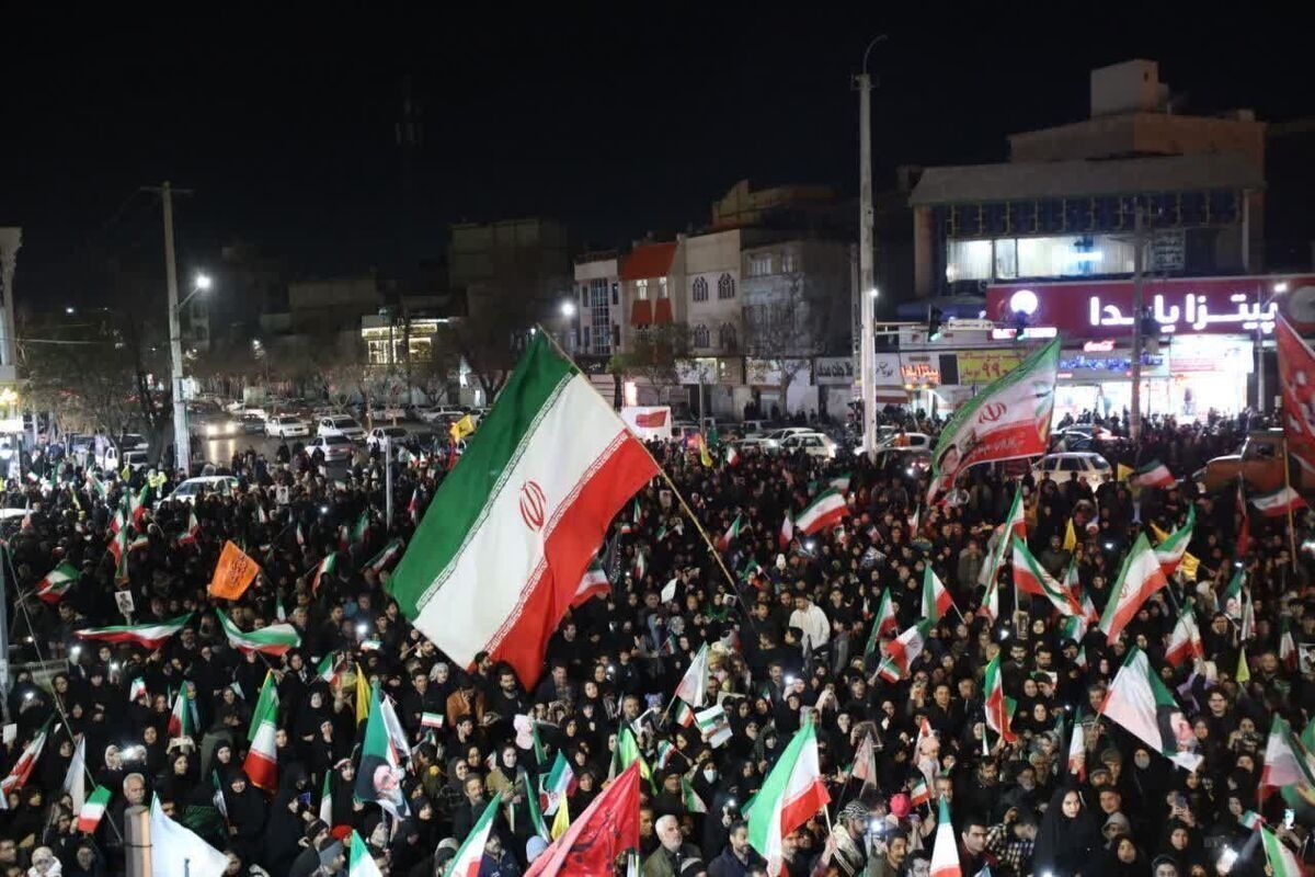 جمعیت میدان تجریش در انتظار وداع با جان فدایان ناو گروه دنا + فیلم