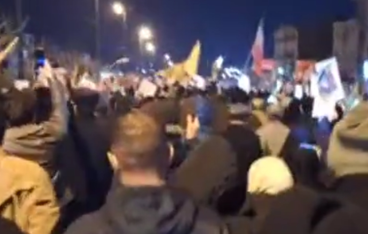 بچه&zwnj;های &laquo;دماوند&raquo; برای وداع با شیرمردان &laquo;دنا&raquo; به خیابان آمدند