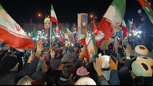 تجمع پرشور مردم شهرک شهید مدنی همدان در پاسخ به مزدوران دشمن+فیلم