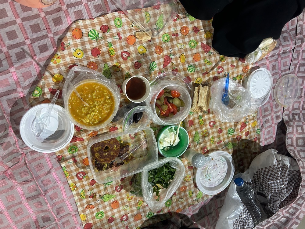 مردم رشت سفره افطار را به خیابان آوردند/ همبستگی در برابر توطئه&zwnj;افکنی+فیلم و تصاویر