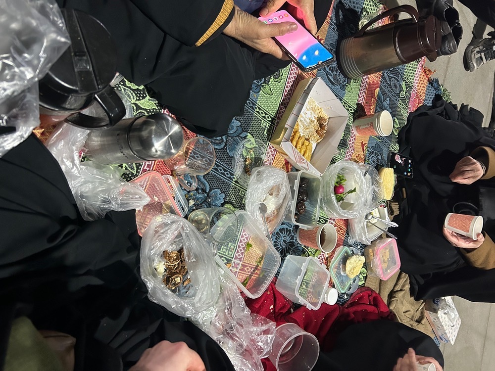 مردم رشت سفره افطار را به خیابان آوردند/ همبستگی در برابر توطئه&zwnj;افکنی+فیلم و تصاویر