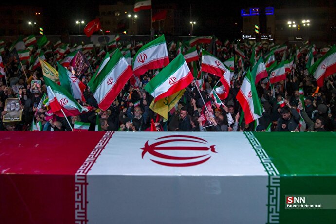 مراسم وداع با پیکر شهدای ناوشکن دنا در میدان انقلاب تهران