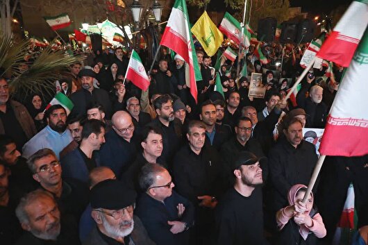 تو رستم تهمتنی، بزن که خوب میزنی / حضور پرشور مردم دیار صد‌دروازه دامغان در چهارشنبه سوزی دشمن یاوه‌گو+فیلم