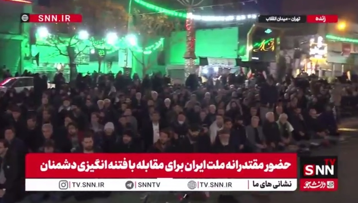 تهرانی&zwnj;ها امشب در خیابان افطار کردند/ حضور پرشور مردم برای وداع با قهرمانان ناوگروه دنا