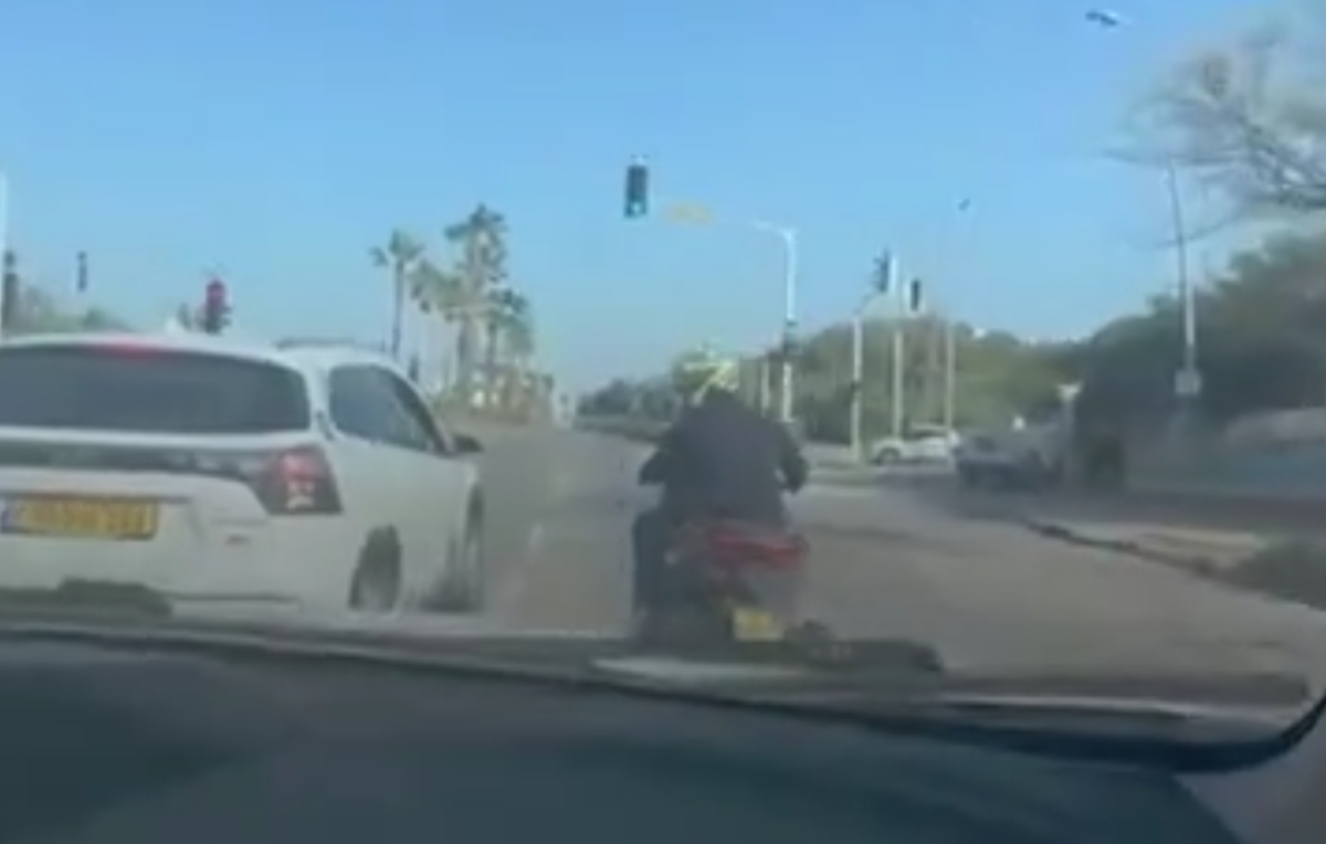 حمله صهیونیست&zwnj;ها به تیم شبکه تی&zwnj;آرتی خبر در حین پوشش محل اصابت موشک ایرانی