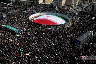 تشییع شهدای ناوشکن دنا در میدان انقلاب تهران (۱)