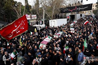 تشییع شهدای ناوشکن دنا در میدان انقلاب تهران (۲)