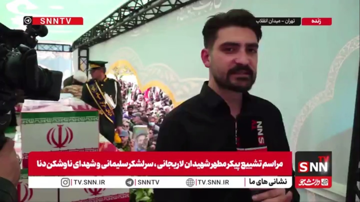 توقف خودروی حامل تابوت شهدا جلوی دانشگاه تهران به خاطر ازدحام جمعیت