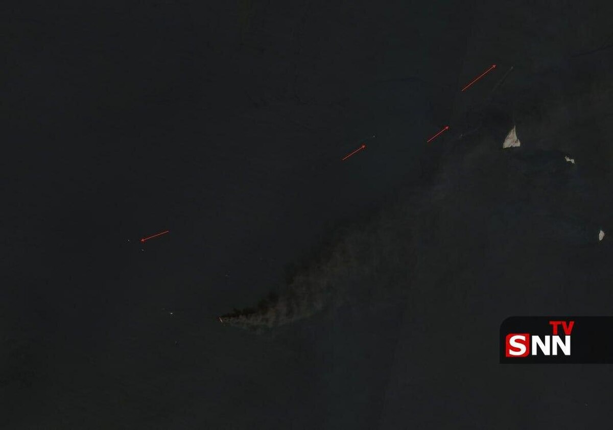 تصاویر هوایی حاکی از آتش گرفتن یک نفتکش در نزدیکی تنگه هرمز است + عکس