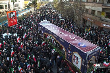 گزارش خبرنگار SNNTV از استقبال باشکوه مردم قم از پیکر مطهر شهید دکتر علی لاریجانی در میدان امام خمینی شهر قم + فیلم