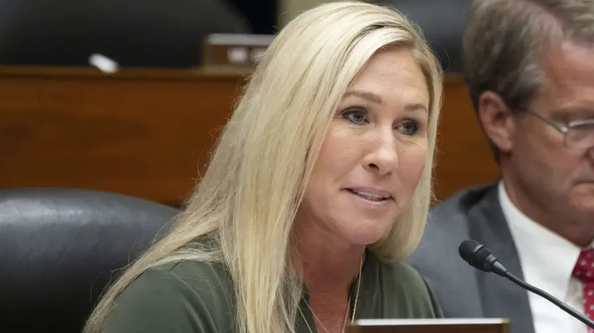 نماینده سابق کنگره آمریکا: دولت ترامپ به‌جای متهمان بزرگ، منتقدان را هدف گرفته است