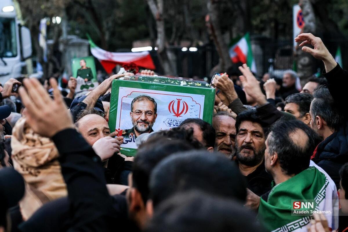 تشییع پیکر سرلشکر شهید سلیمانی، رئیس سازمان بسیج مستضعفین در شهرکرد + فیلم