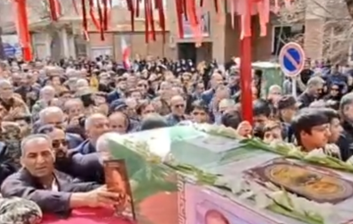 بسیجیان دهه نودی در سوگ فرمانده