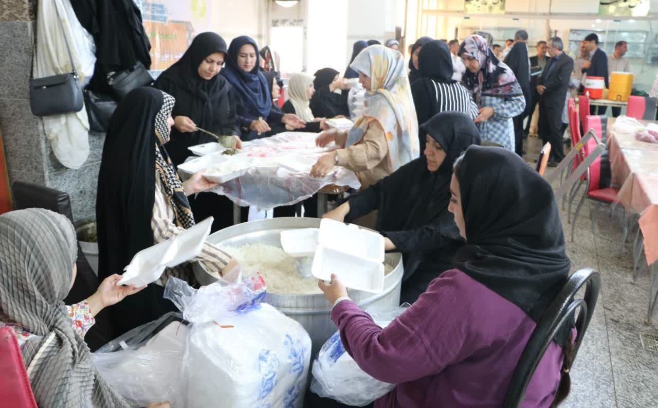 سخاوت و همدلی در پویش ایران همدل و اطعام مهدوی استان ایلام / ۶۸۰۰ بسته سبد کالا به ارزش ۵۲ میلیارد بین مددجویان توزیع شد