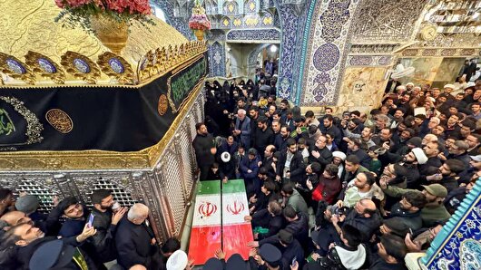 وداع مردم قم با پیکر شهید علی لاریجانی و فرزندش در حرم حضرت معصومه(س)+فیلم