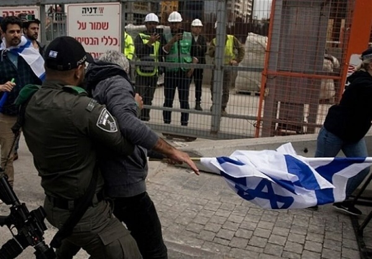 تهدید علنی جبهه داخلی اسرائیل: برخی اسرائیلی‌ها به سربازان سنگ می‌زنند