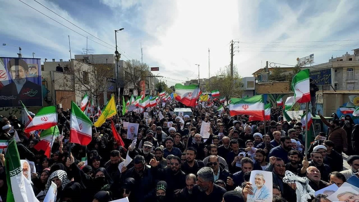 پیکر مطهر شهید علی لاریجانی، دبیر شورای عالی امنیت ملی تشییع و آرام گرفت + فیلم