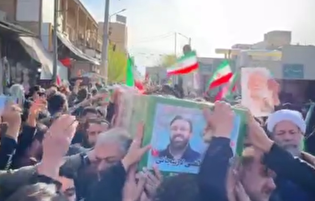 ورود پیکر مطهر شهید دکتر لاریجانی و فرزند شهیدش به حرم مطهر حضرت معصومه (س)