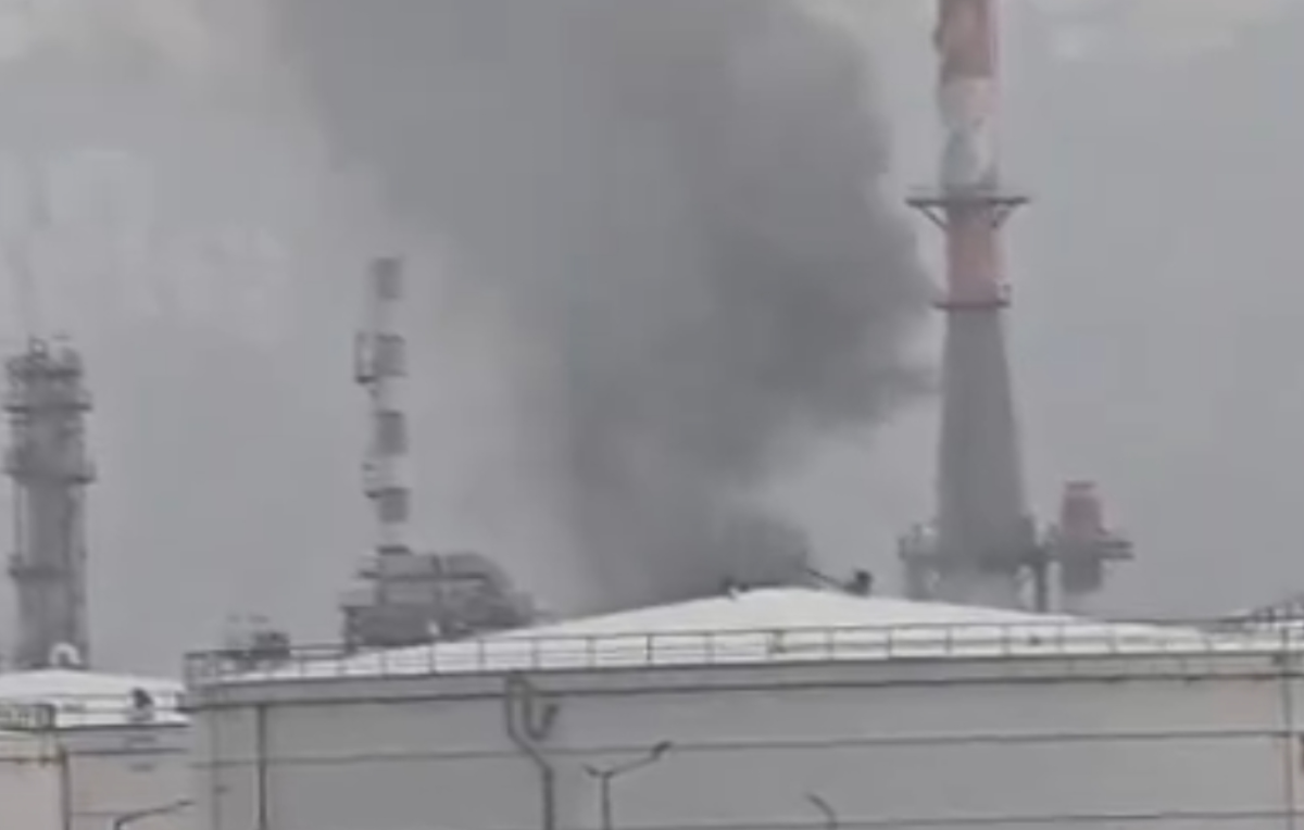 تصویری ویژه از آتش‌سوزی پالایشگاه حیفا پس از اصابت موفق موشک‌های ایرانی