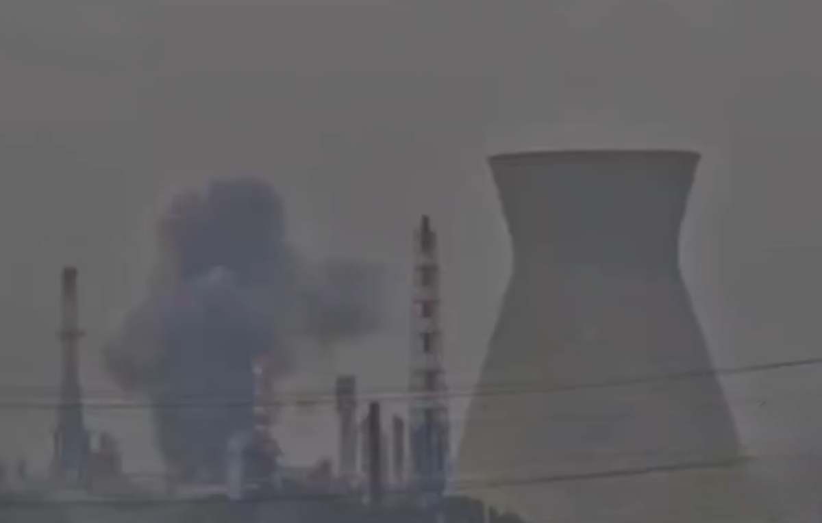 انتشار لحظه اصابت موشک&zwnj;های ایران به نیروگاه و پالایشگاه حیفا از دید دوربین مداربسته