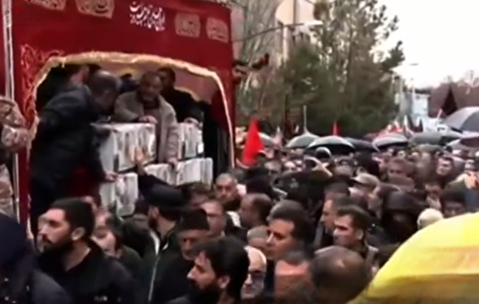 حضور انبوه جمعیت روز‌ه‌دار در مراسم تشییع پیکر مطهر شهدای جنگ رمضان در تبریز