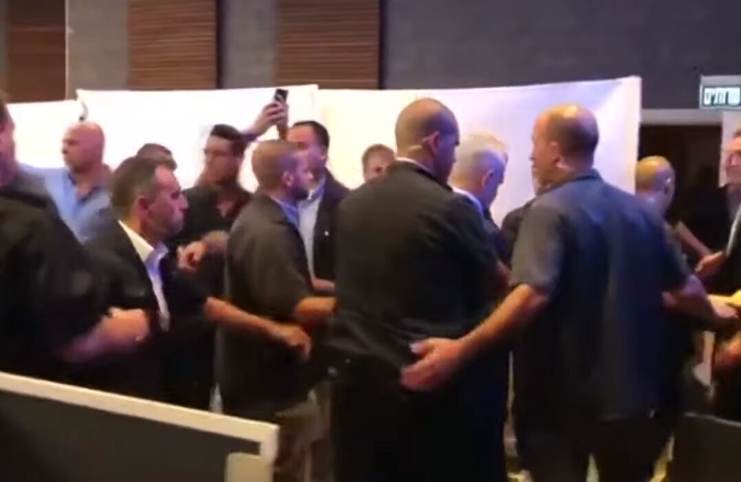 قطع کنفرانس خبری نتانیاهو به دلیل شلیک موشک&zwnj;های ایران و حزب&zwnj;الله