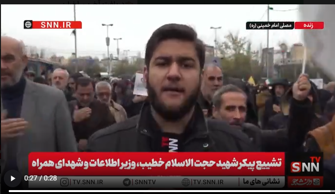 پیکر حجت الاسلام خطیب، وزیر اطلاعات بر روی دوش نمازگزارن تهرانی تشییع شد/ برگزاری مراسم زیر بارش باران+ فیلم