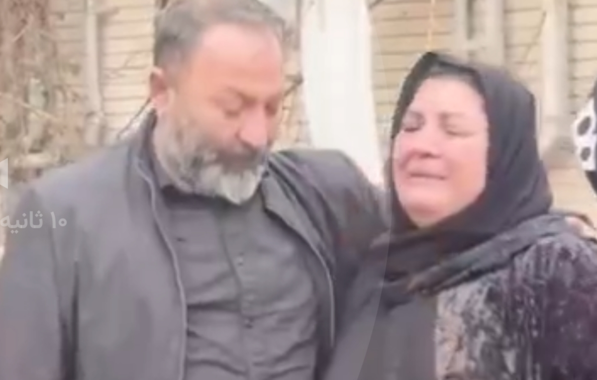 مادر شهید ۳ ساله تبریزی در مصاحبه با خبرنگاران خارجی: حتی اگر همه ماهم بمیریم ذره‌ای به آمریکا و اسرائیل خاک نمی‌دهیم