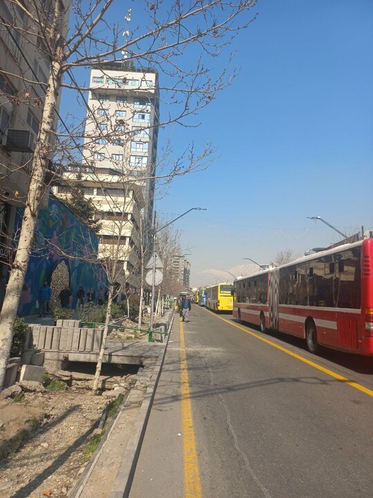 انسداد مسیر تردد اتوبوس های تندرو در مسیر ولیعصر_پارک وی انسداد مسیر تردد اتوبوس های تندرو در مسیر ولیعصر_پارک وی