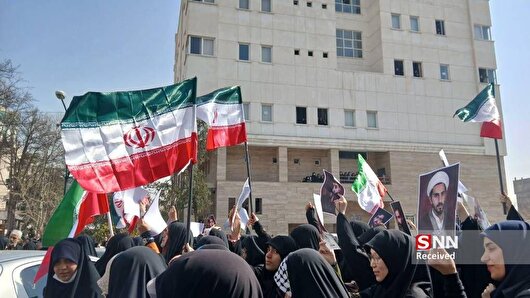 خشونت دانشجونما‌ها در فضای دانشگاه ادامه دارد / اهانت برخی دانشجو نماها به پرچم ایران + فیلم و عکس