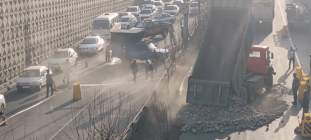 فرونشست زمین در بخش فضای سبز پل زیرگذر اسلامشهر