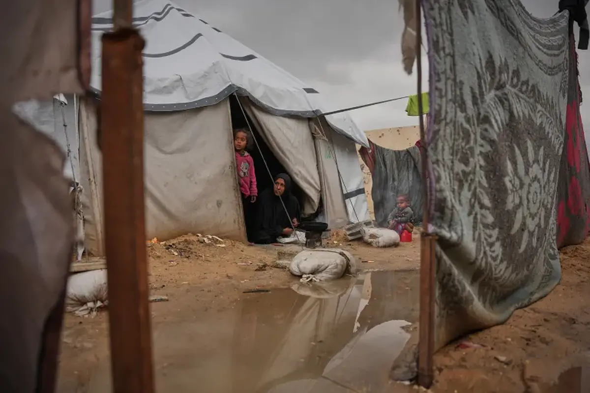 غرق شدن چادر‌های آوارگان درغزه به دلیل بارش باران شدید