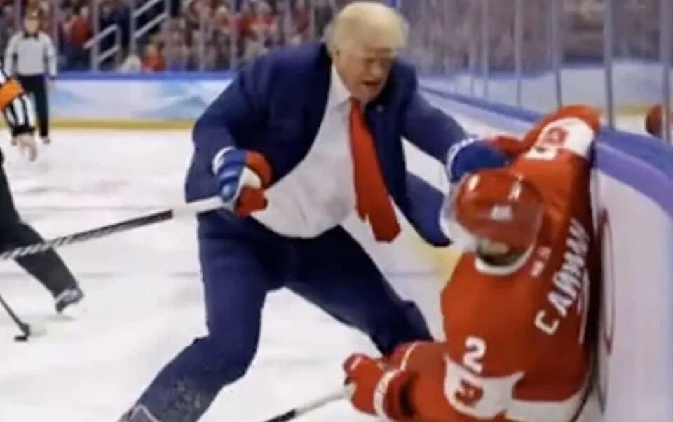 رونمایی از ترامپ واقعی با سرقت مدال قهرمانان/ مدال&zwnj;هایی که به گردنِ بله&zwnj;قربان&zwnj;گوهای رییس جمهور آمریکا افتاد+ فیلم