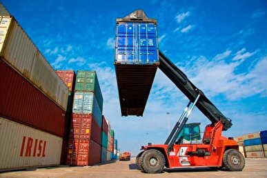 تخلیه ۱۵۰ هزار تن کالای اساسی در بنادر بوشهر/ تسهیل فرآیندهای گمرکی در دستور کار