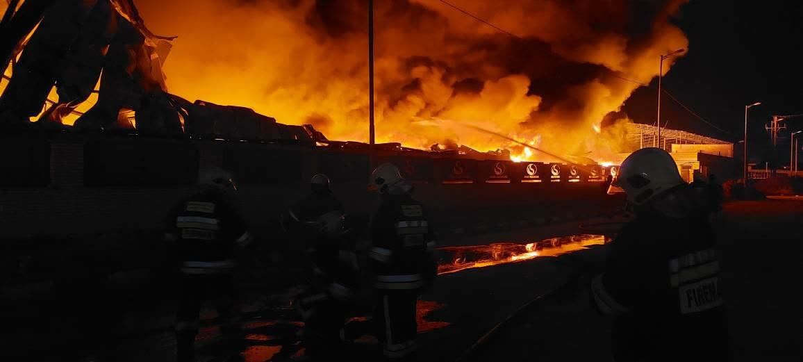 آتش سوزی در شهرک صنعتی آبادان + تصاویر