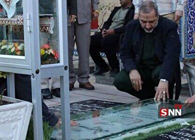 ادای احترام فرمانده نیروی هوافضای سپاه پاسداران به سپهبد شهید حاج قاسم سلیمانی