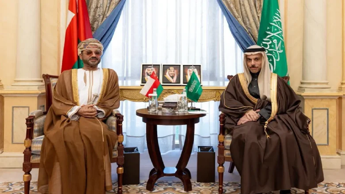 رایزنی وزرای خارجه عربستان و عمان درباره مذاکرات ژنو