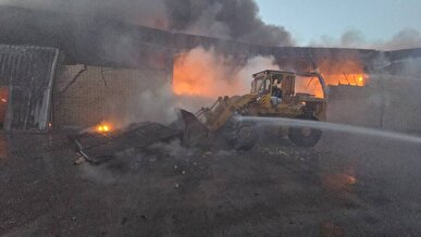 آتش سوزی کارخانه تولید کفش در جنوب تهران + فیلم