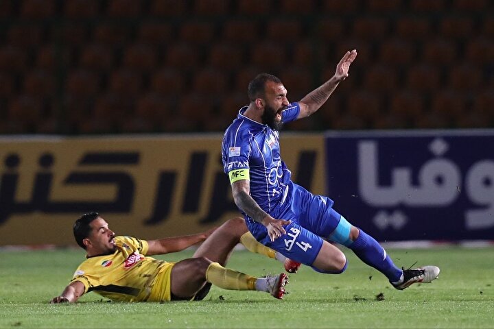 خلاصه بازی استقلال 2-1 فجرسپاسی / اشتباه عجیب آدان مانع از صدرنشینی آبی‌ها نشد | اخبار ورزشی