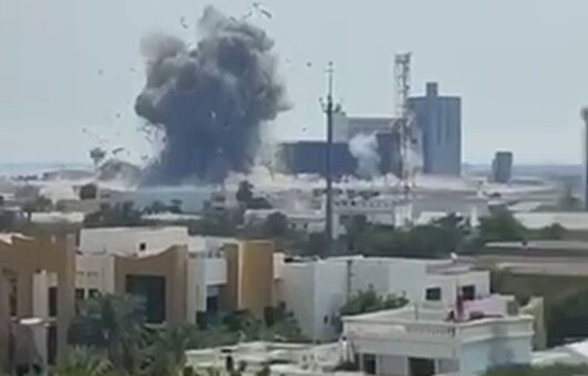 لحظه اصابت قدرتمند به پایگاه آمریکا در بحرین و خسارت به ده‌ها ساختمان همجوار