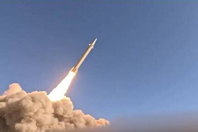 انهدام رادار آمریکایی fp۱۳۲ با برد ۵هزار کیلومتر مستقر در قطر توسط موشک‌های ایران