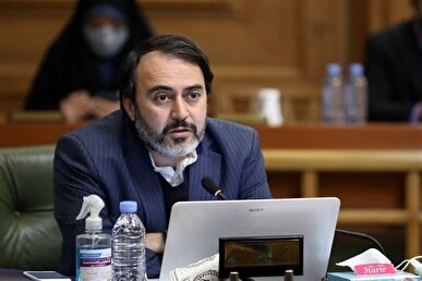 پیرهادی: ۱۱۰ اتوبوس ما در بندرعباس معطل تمدید یک مجوز است