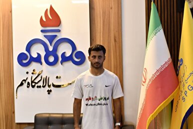 دویدن مسافت ۲۰ کیلومتری توسط دونده بوشهری به مناسبت گرامی داشتن روز ملی خلیج فارس