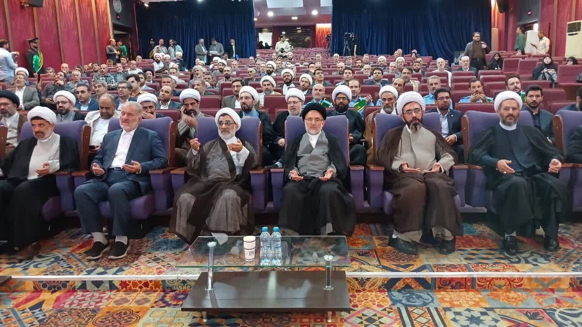 بقاع متبرکه باید پناهگاه نسل جوان و مرکز فرهنگی باشند