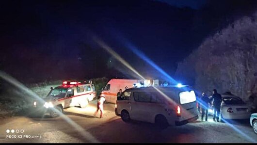 مصدومیت یازده گلستانی بر اثر برخورد مینی‌بوس با خاکریز